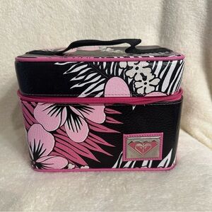 Roxy cosmetic case